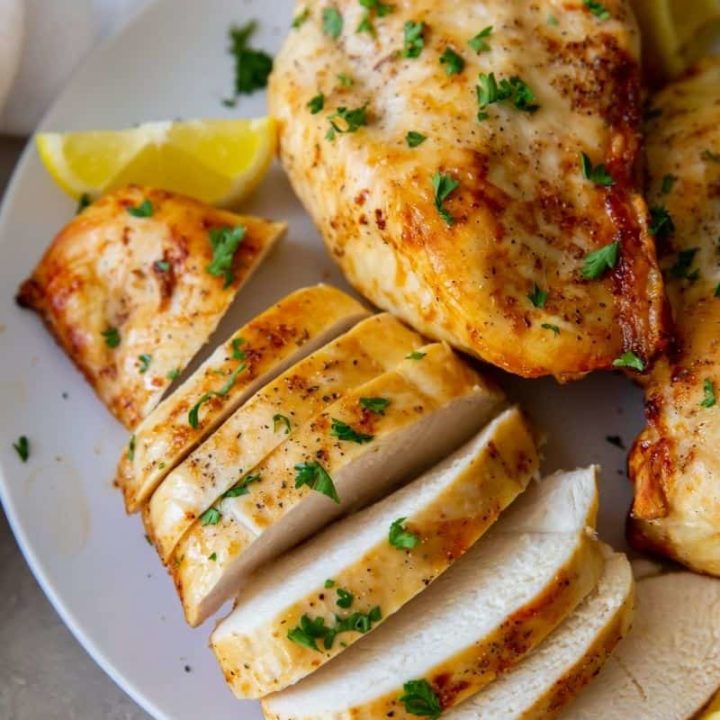 https://www.everydayfamilycooking.com/wp-content/uploads/2019/07/air-fryer-chicken-breast-feature-image-720x720.jpg