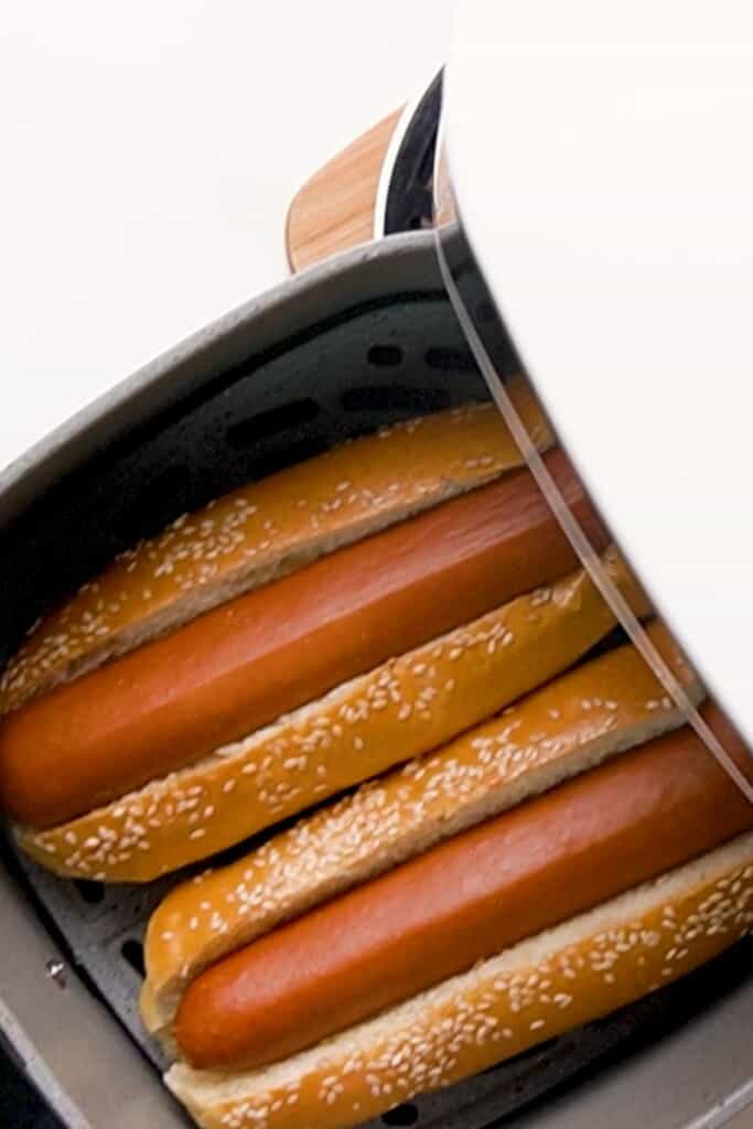 https://www.everydayfamilycooking.com/wp-content/uploads/2019/09/Air-Fryer-Hot-Dogs-1-683x1024.jpg