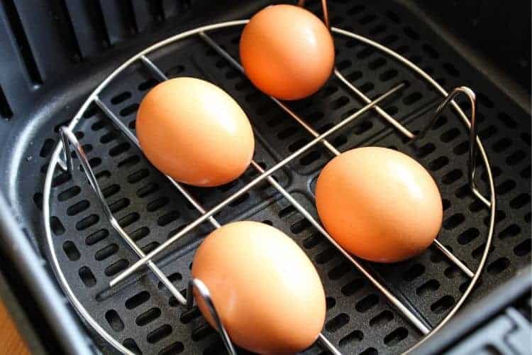 https://www.everydayfamilycooking.com/wp-content/uploads/2019/09/eggs-in-air-fryer.jpg