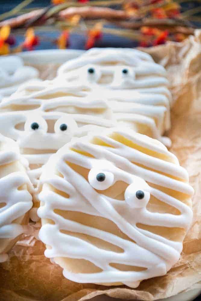 3-Ingredient No-Bake Halloween Mummy Treats for Kids!