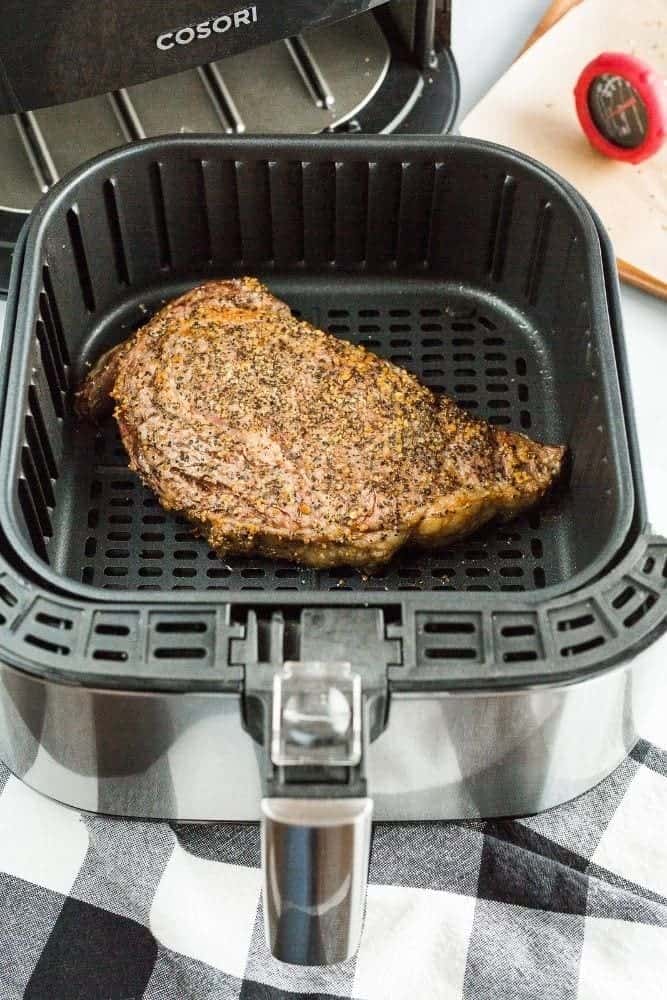 https://www.everydayfamilycooking.com/wp-content/uploads/2020/10/air-fryer-ribeye-steak8.jpg
