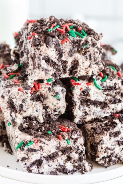 No-Bake Christmas Marshmallow Treats With Oreos