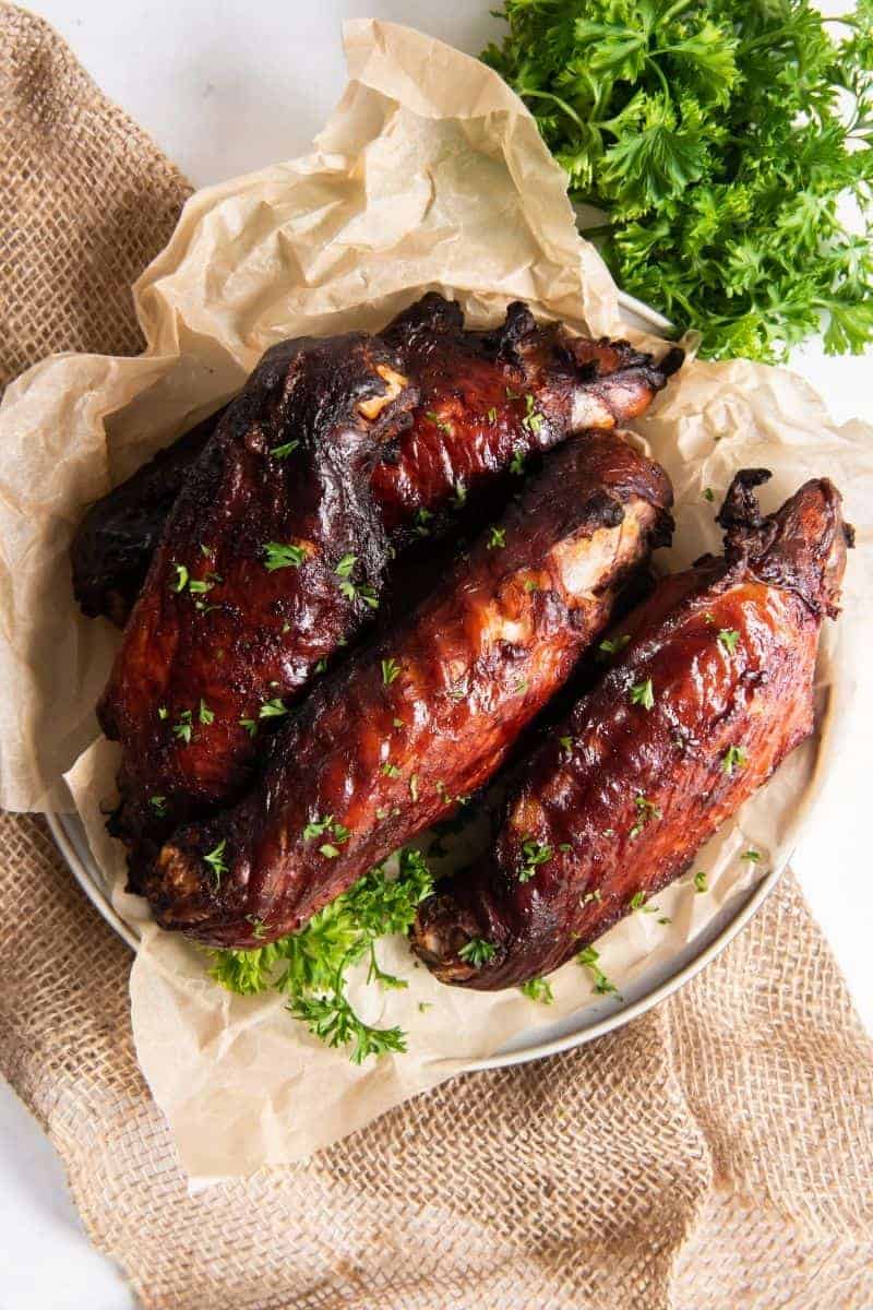 https://www.everydayfamilycooking.com/wp-content/uploads/2021/09/air-fryer-turkey-wings3.jpg