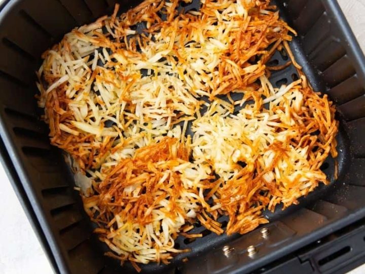 https://www.everydayfamilycooking.com/wp-content/uploads/2022/01/hash-browns-in-air-fryer-720x540.jpg