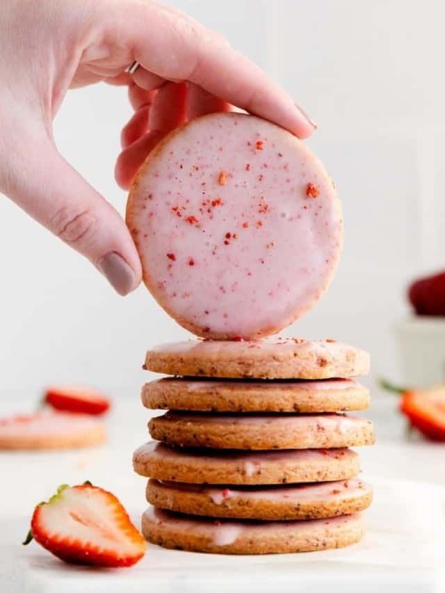 Easy Strawberry Shortbread Cookies