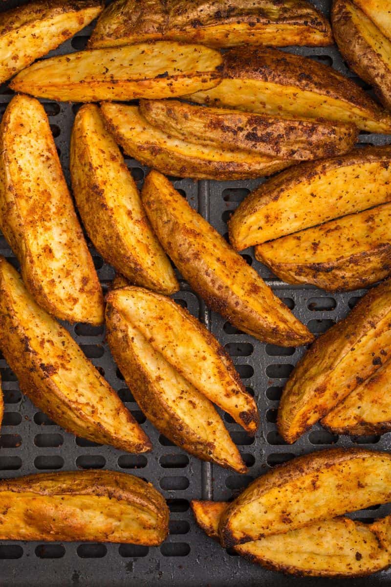 https://www.everydayfamilycooking.com/wp-content/uploads/2022/06/Air-Fryer-Potato-Wedges4.jpg