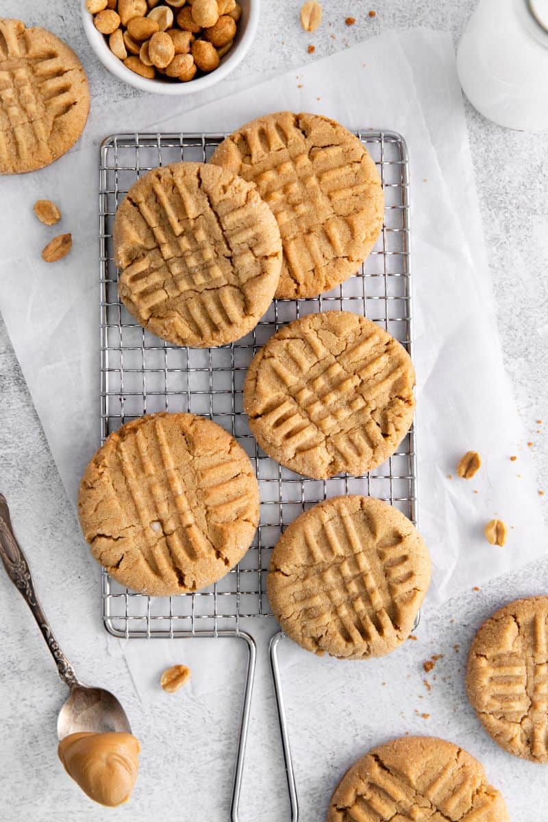 Soft And Chewy Peanut Butter Cookies - Everyday Family Cooking