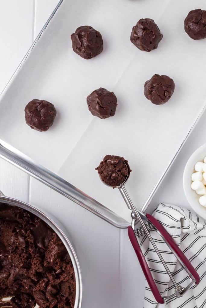 Mini Skillet Chocolate Marshmallow Cookies - Worldly Treat