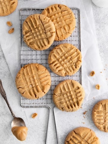 wire rack with several peanut butter cookies