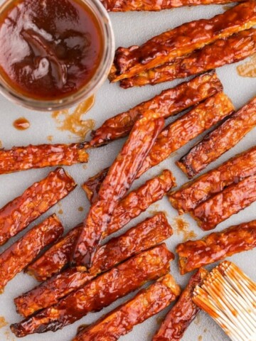 several pieces of air fryer tempeh