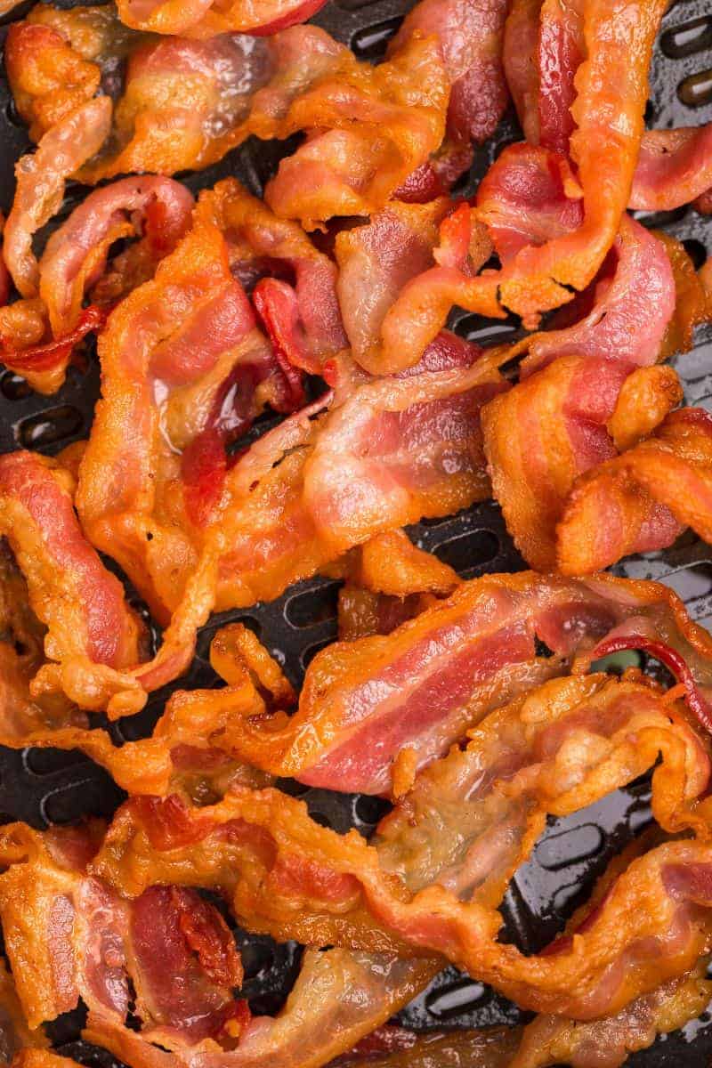 https://www.everydayfamilycooking.com/wp-content/uploads/2022/08/Air-Fryer-Frozen-Bacon4.jpg