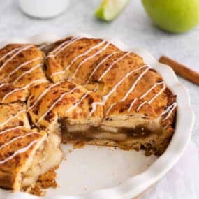 pie dish with cinnamon roll apple pie