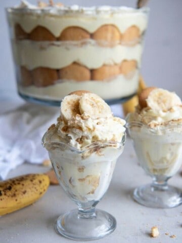 several bowls of banana pudding