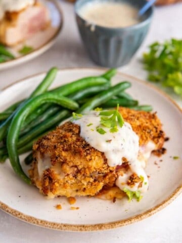 plate with chicken cordon bleu