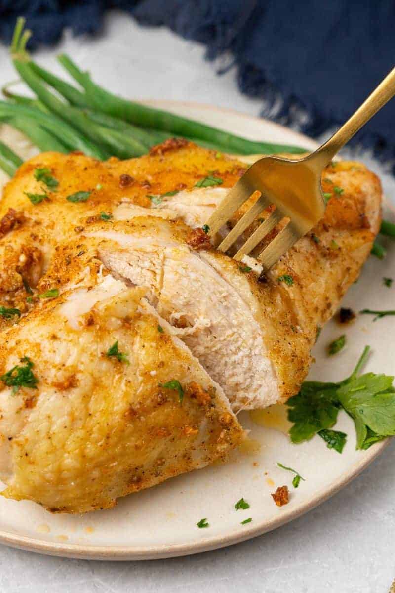 https://www.everydayfamilycooking.com/wp-content/uploads/2023/03/Baked-Split-Chicken-Breast5.jpg