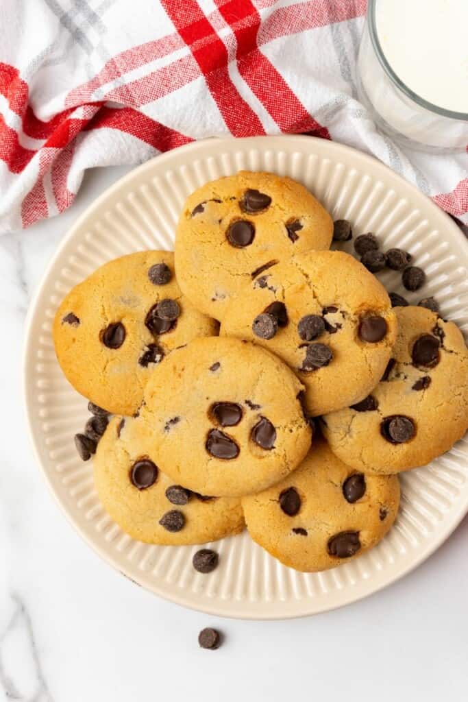 https://www.everydayfamilycooking.com/wp-content/uploads/2023/04/Air-Fryer-Cookies6-683x1024.jpg