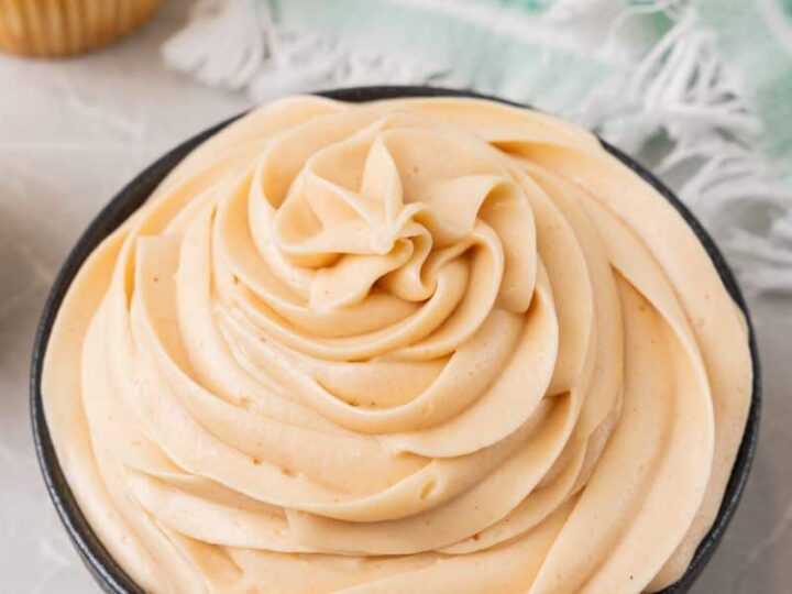 https://www.everydayfamilycooking.com/wp-content/uploads/2023/10/Peanut-Butter-Cream-Cheese-Frosting-8-720x540.jpg