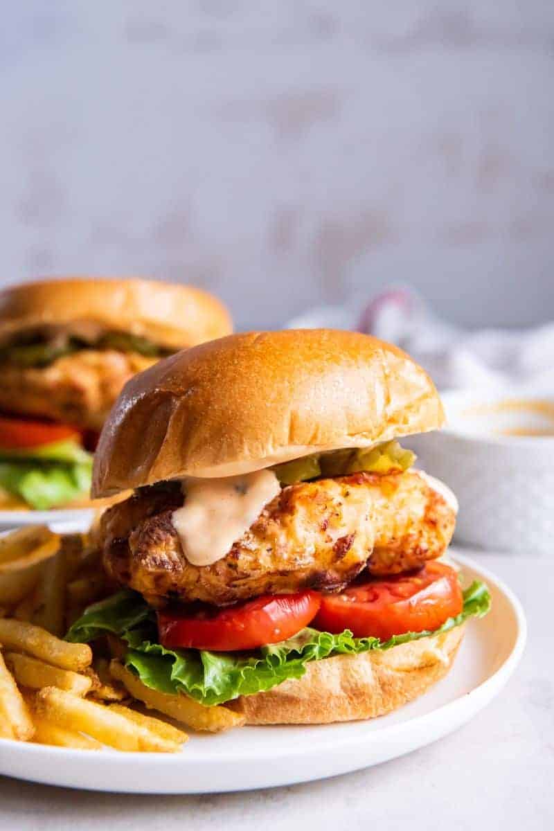 https://www.everydayfamilycooking.com/wp-content/uploads/2023/11/Air-Fryer-Chicken-Sandwich-24.jpg