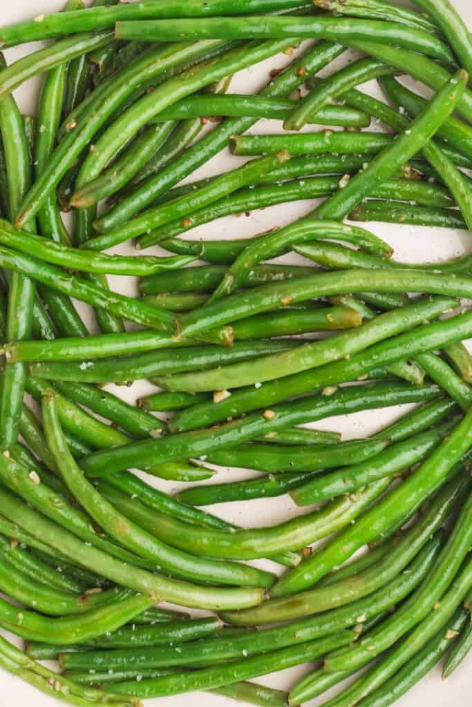 Completed garlic green bean recipe.